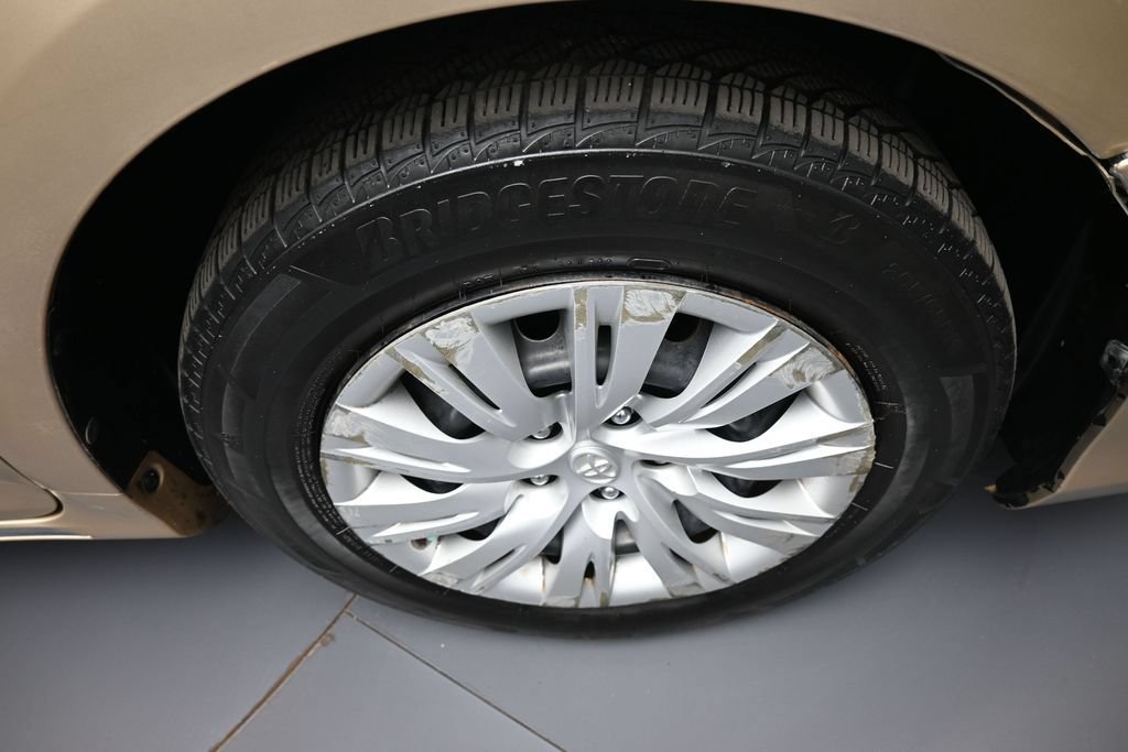Used 2012 Toyota Camry LE FWD image 13