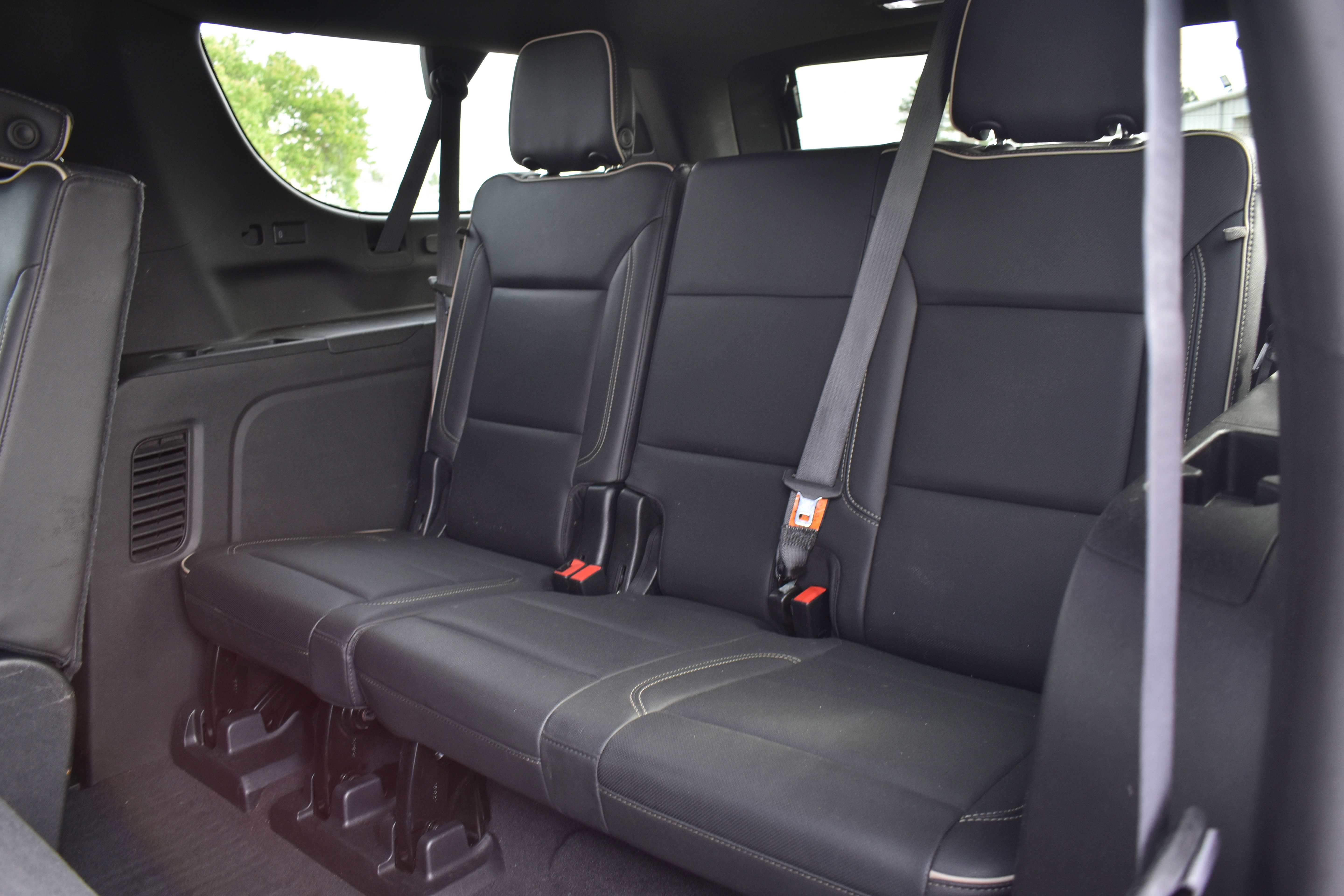 Used 2021 GMC Yukon XL SLT image 30