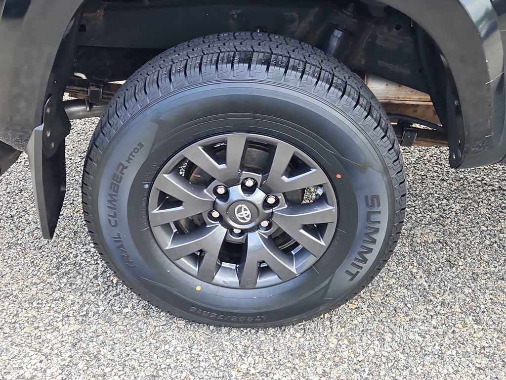 Used 2020 Toyota Tacoma SR5 AWD/4WD image 9
