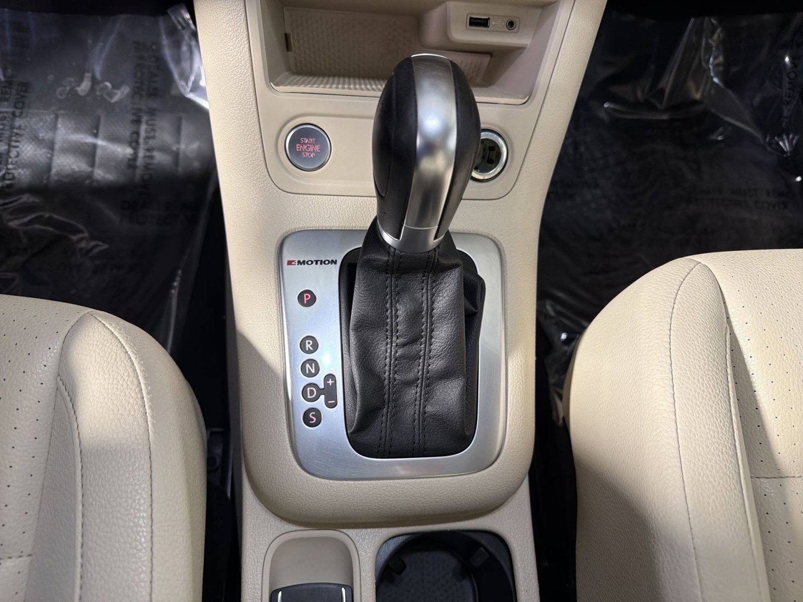 Used 2016 Volkswagen Tiguan SE image 24