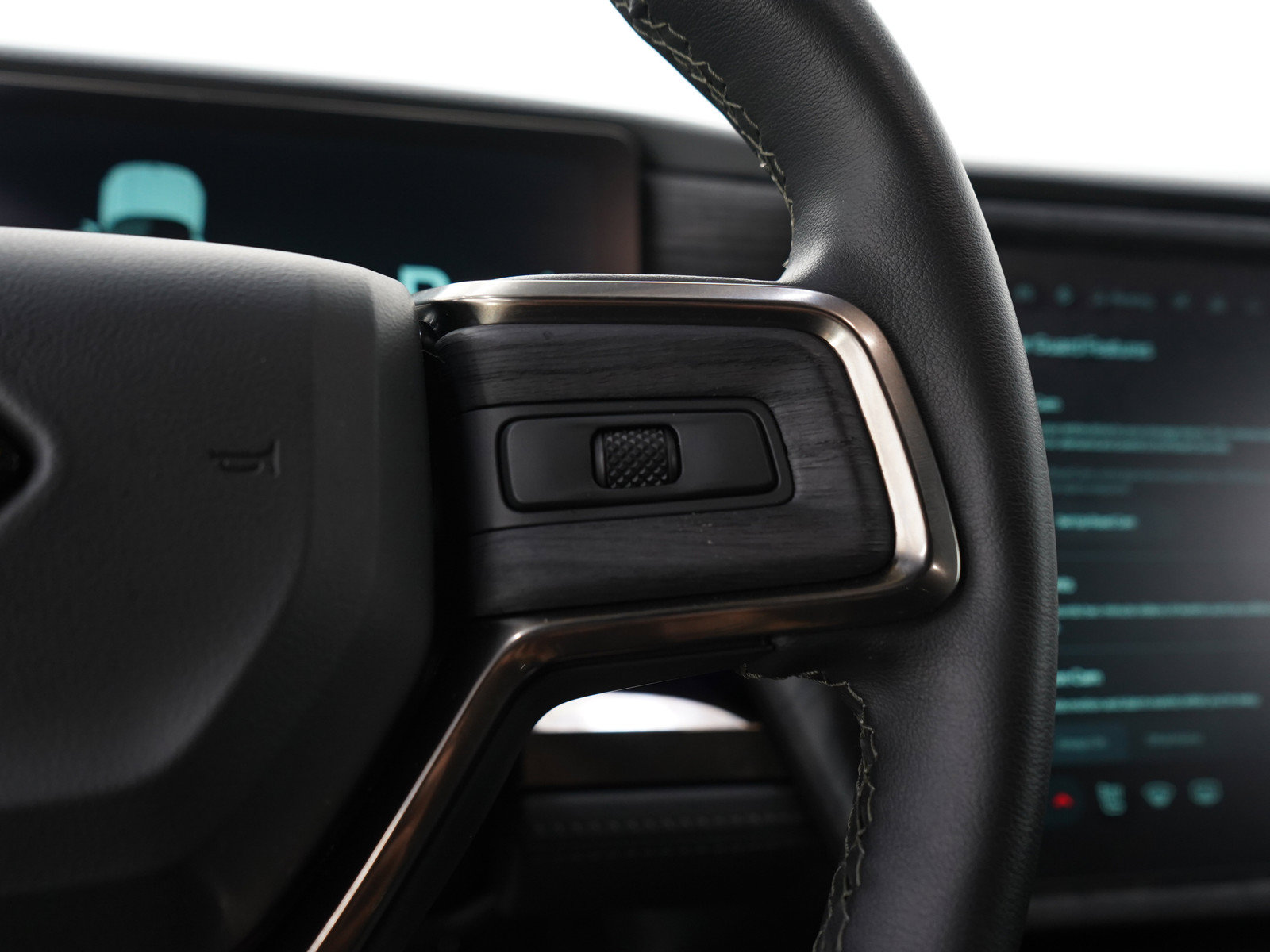 Used 2022 Rivian R1T Adventure AWD/4WD image 26