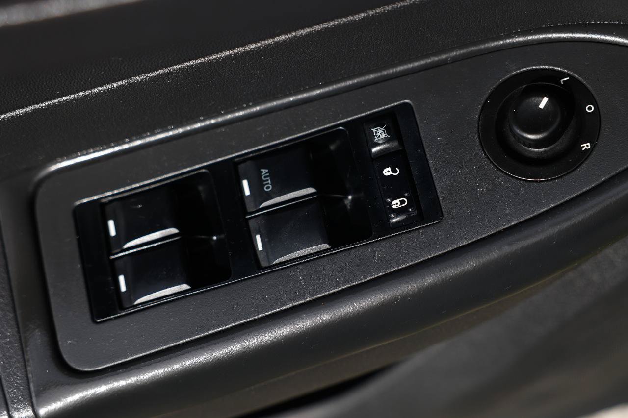 Used 2010 Chrysler 300 Touring RWD image 39