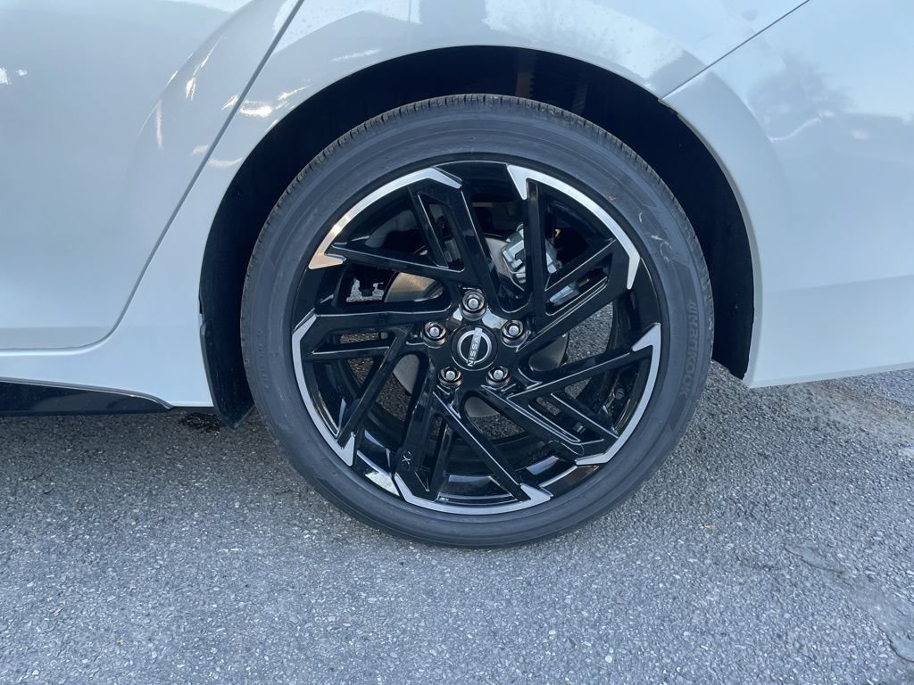 New 2026 Nissan Sentra SR w/ SR Premium Package FWD image 38
