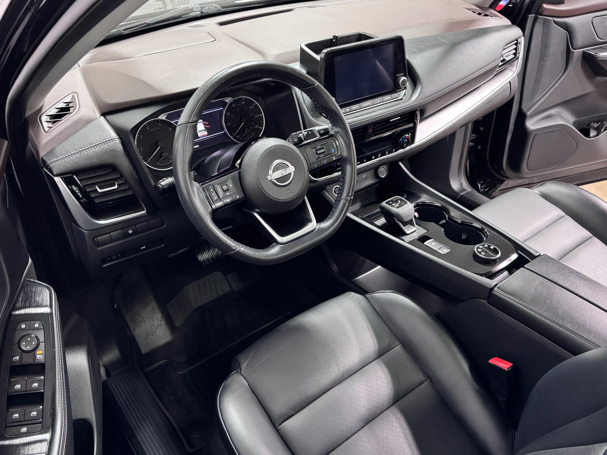 Used 2022 Nissan Rogue SV w/ SV Premium Package image 19