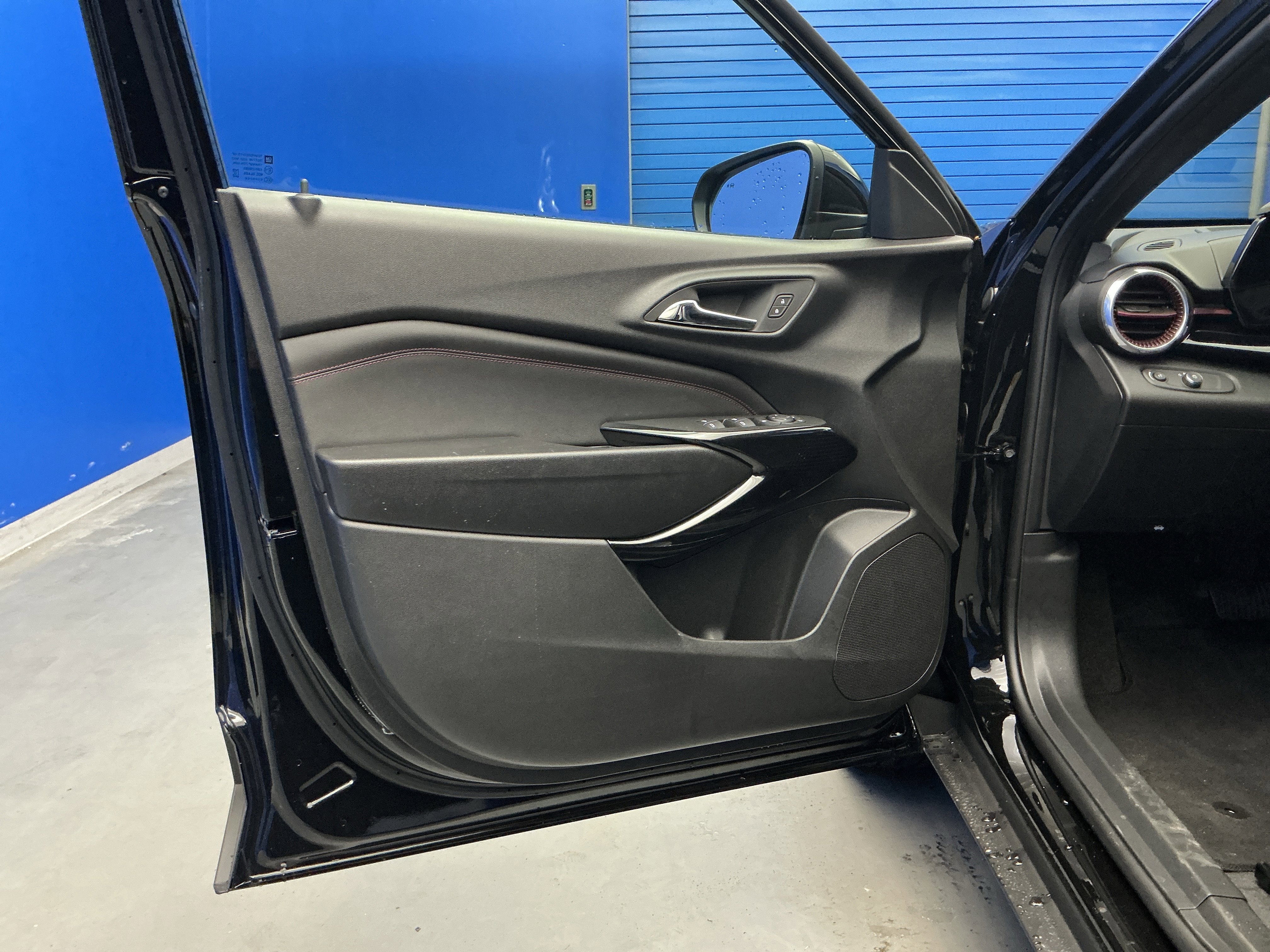 Used 2026 Chevrolet Trax RS w/ Sunroof Package FWD image 9