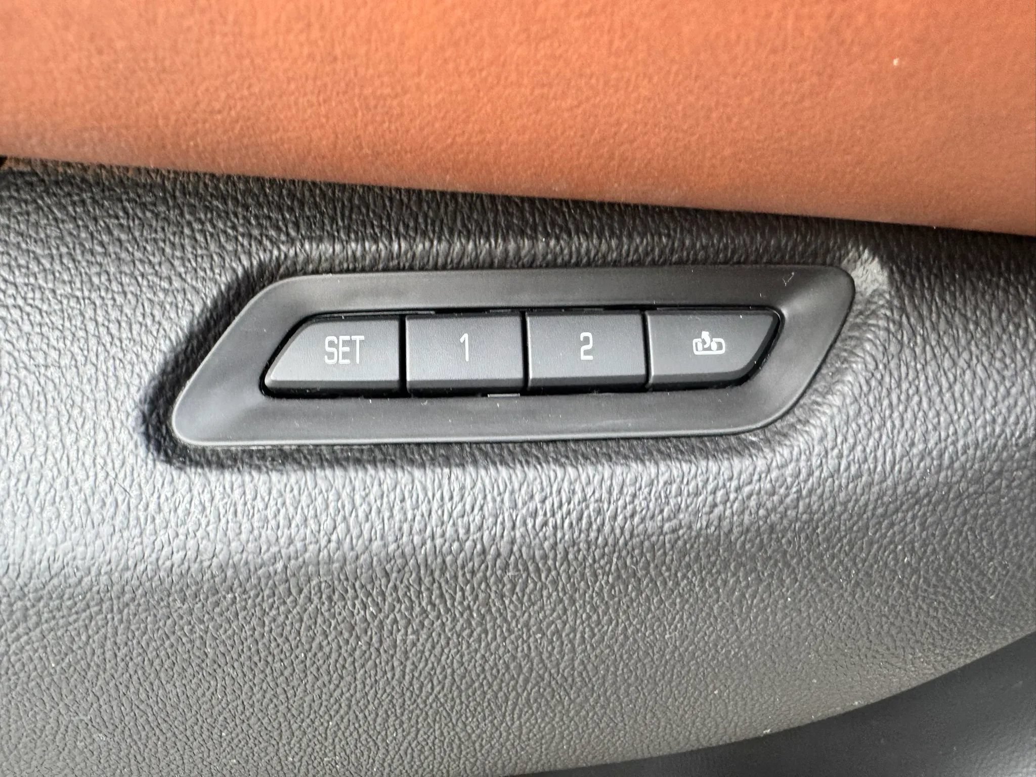 Used 2017 Cadillac Escalade ESV Premium Luxury AWD/4WD image 34