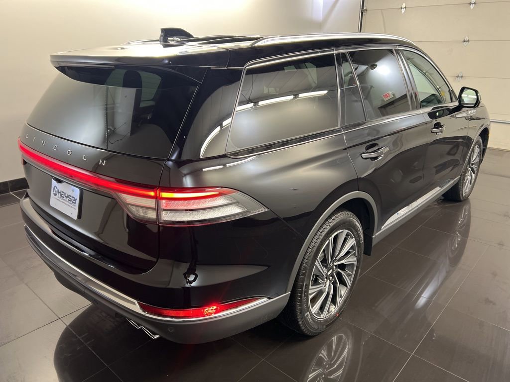 Used 2026 Lincoln Aviator AWD image 6