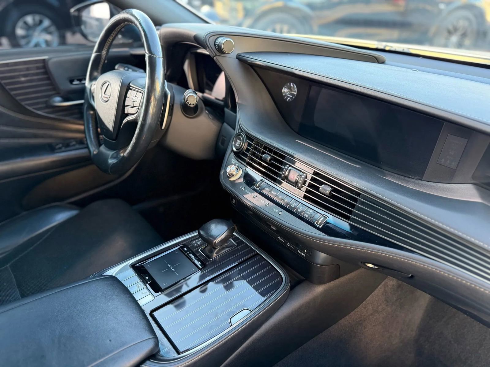Used 2018 Lexus LS 500 AWD w/ Accessory Package (Z2) image 33