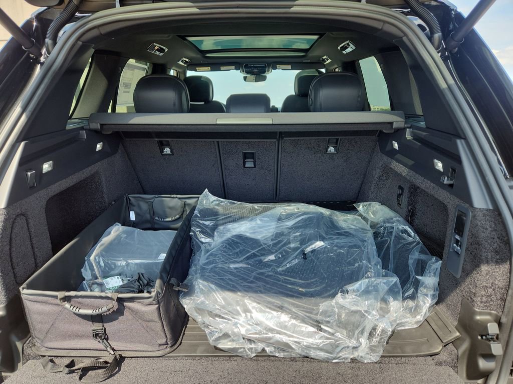 New 2025 Land Rover Range Rover SE image 13