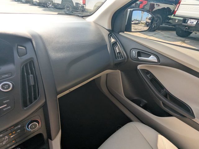 Used 2016 Ford Focus SE w/ SE Sport Package FWD image 17