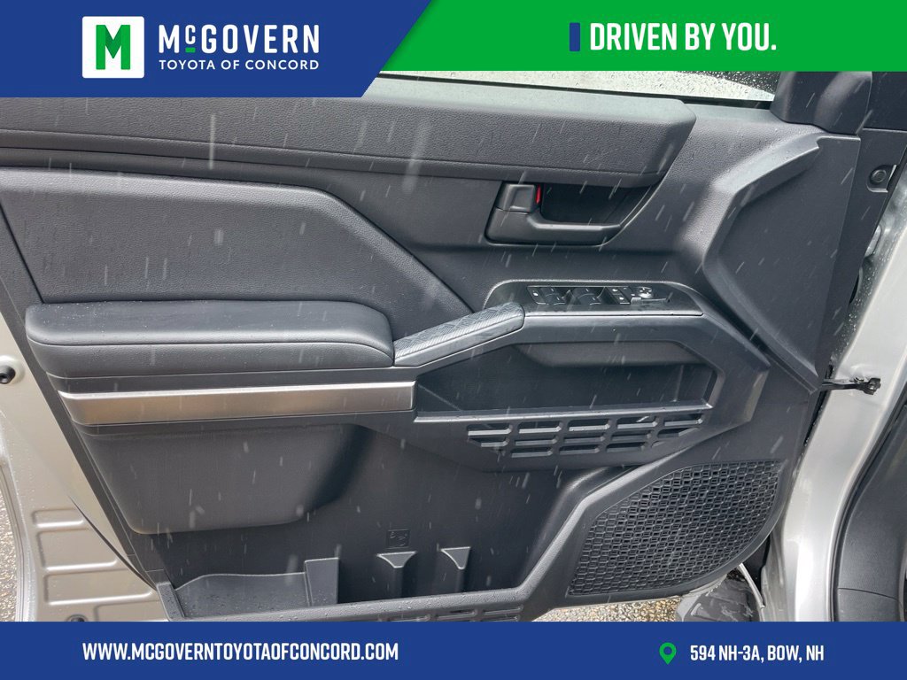 Used 2025 Toyota 4Runner SR5 AWD/4WD image 9
