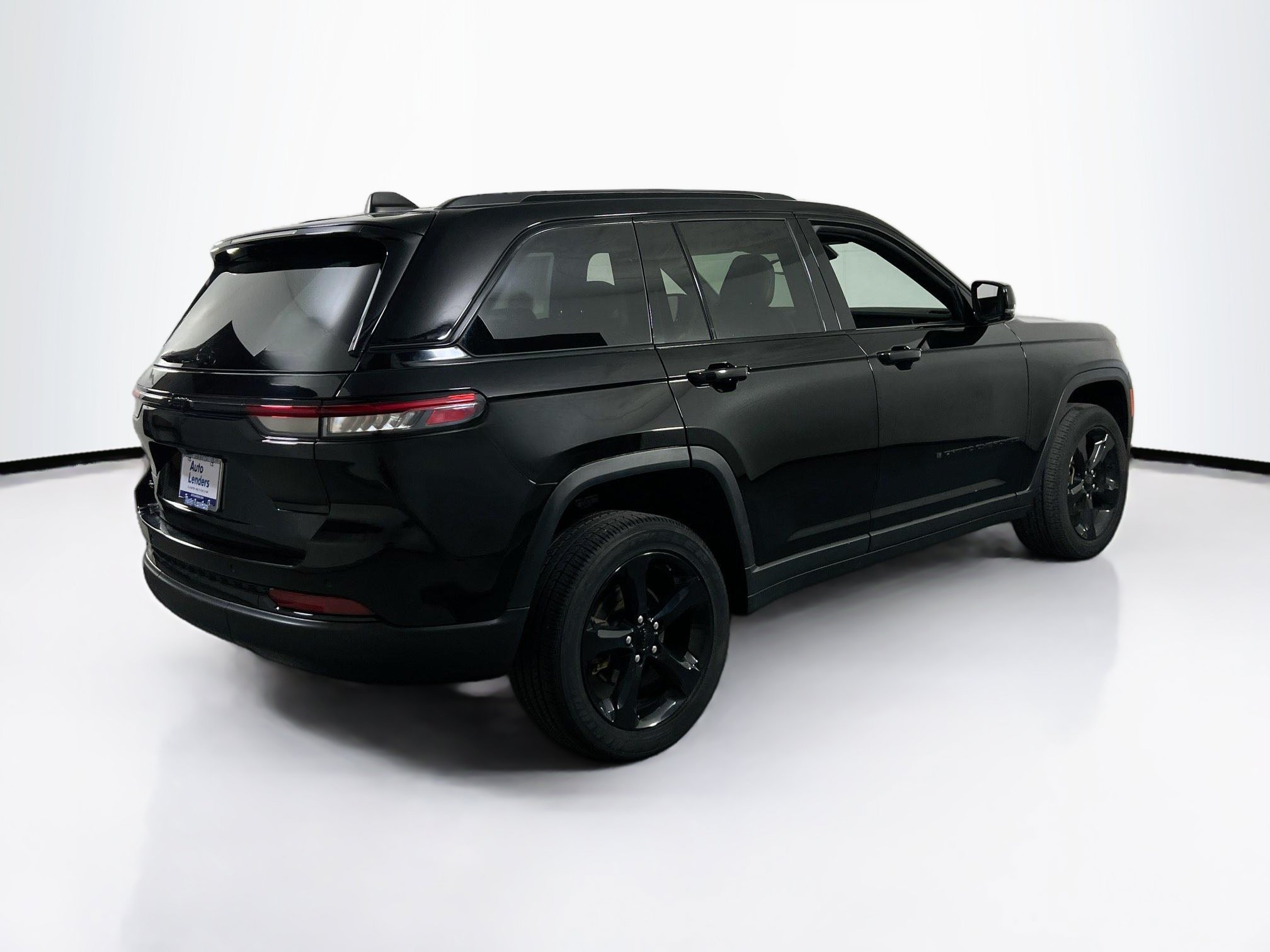 Used 2023 Jeep Grand Cherokee Altitude AWD/4WD image 5
