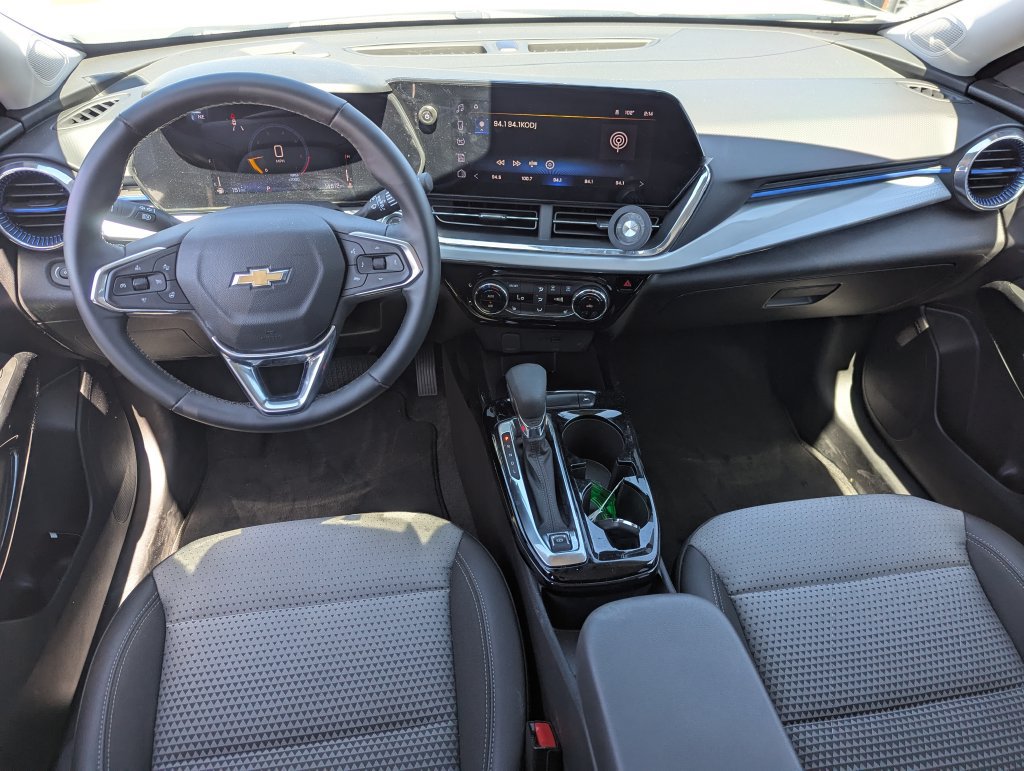 Used 2024 Chevrolet Trax LT w/ Driver Confidence Package FWD image 30