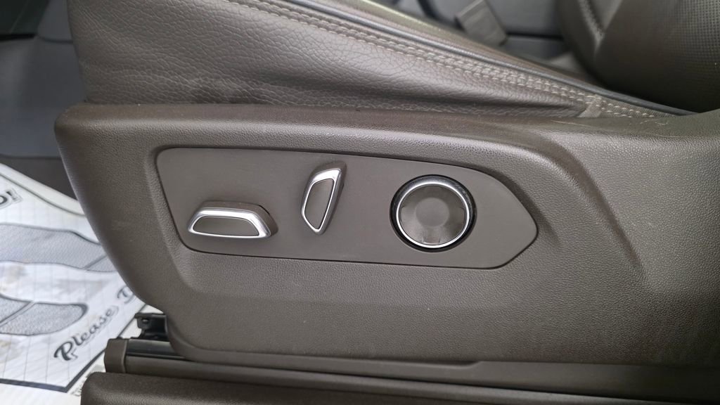 Used 2021 GMC Yukon Denali w/ Denali Ultimate Package image 10