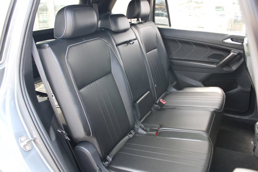 Certified 2024 Volkswagen Tiguan SE R-Line FWD image 24