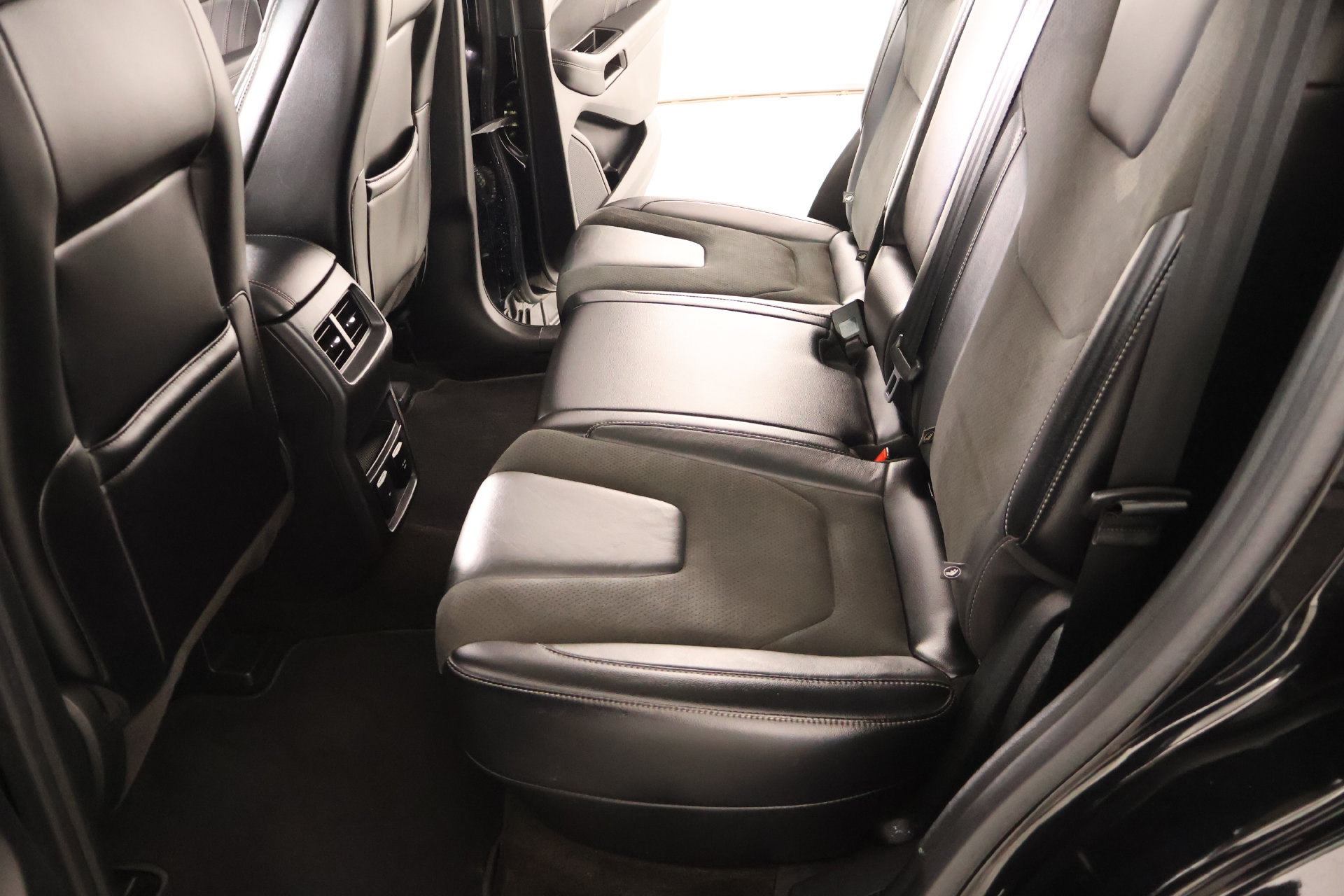 Used 2018 Ford Edge Sport w/ Technology Package AWD/4WD image 13