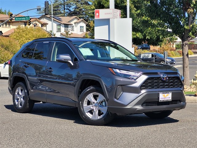 Used 2025 Toyota RAV4 XLE image 2