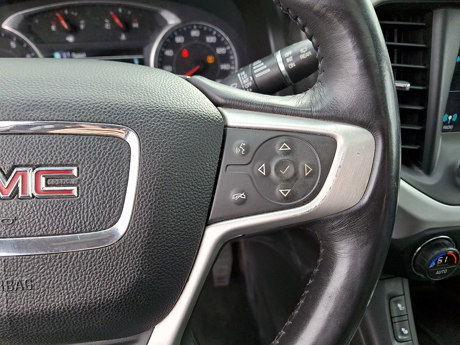 Used 2017 GMC Acadia SLT AWD/4WD image 18