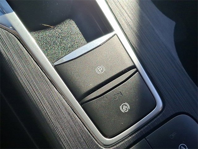 Used 2022 Ford Escape SE w/ SE Sport Appearance Package image 24