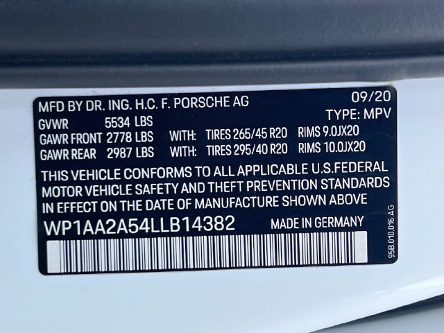 Certified 2020 Porsche Macan AWD/4WD image 36