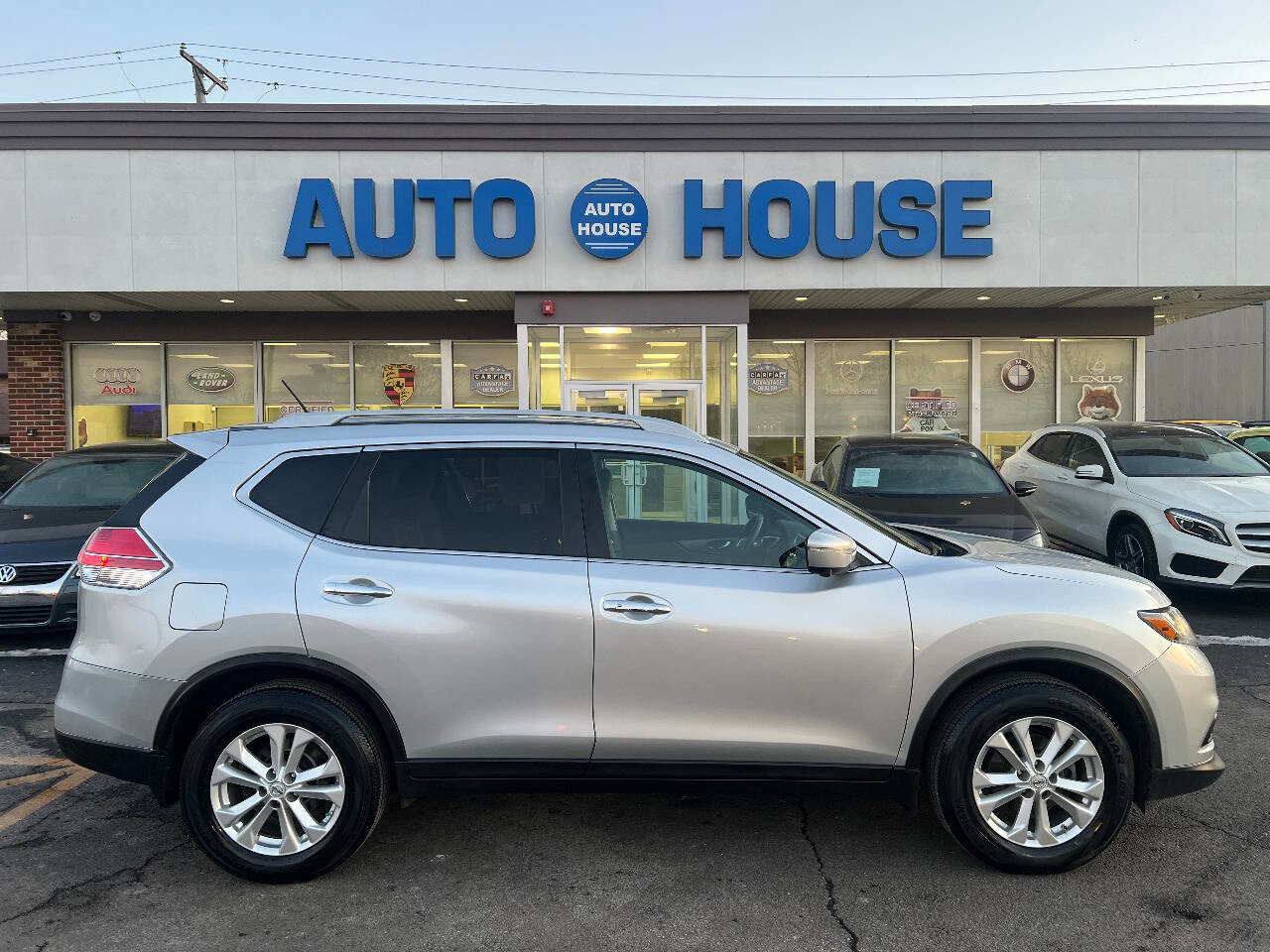 Used 2014 Nissan Rogue SV w/ SV Premium Package image 9
