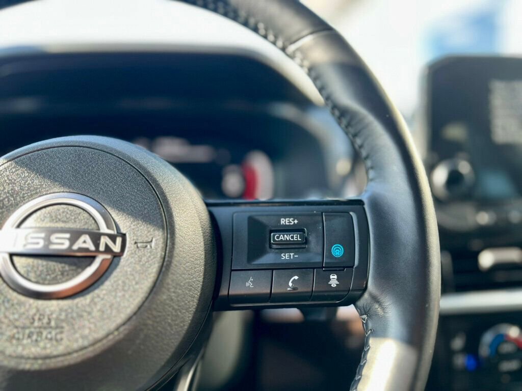 Used 2022 Nissan Pathfinder Platinum w/ Cargo Package image 17