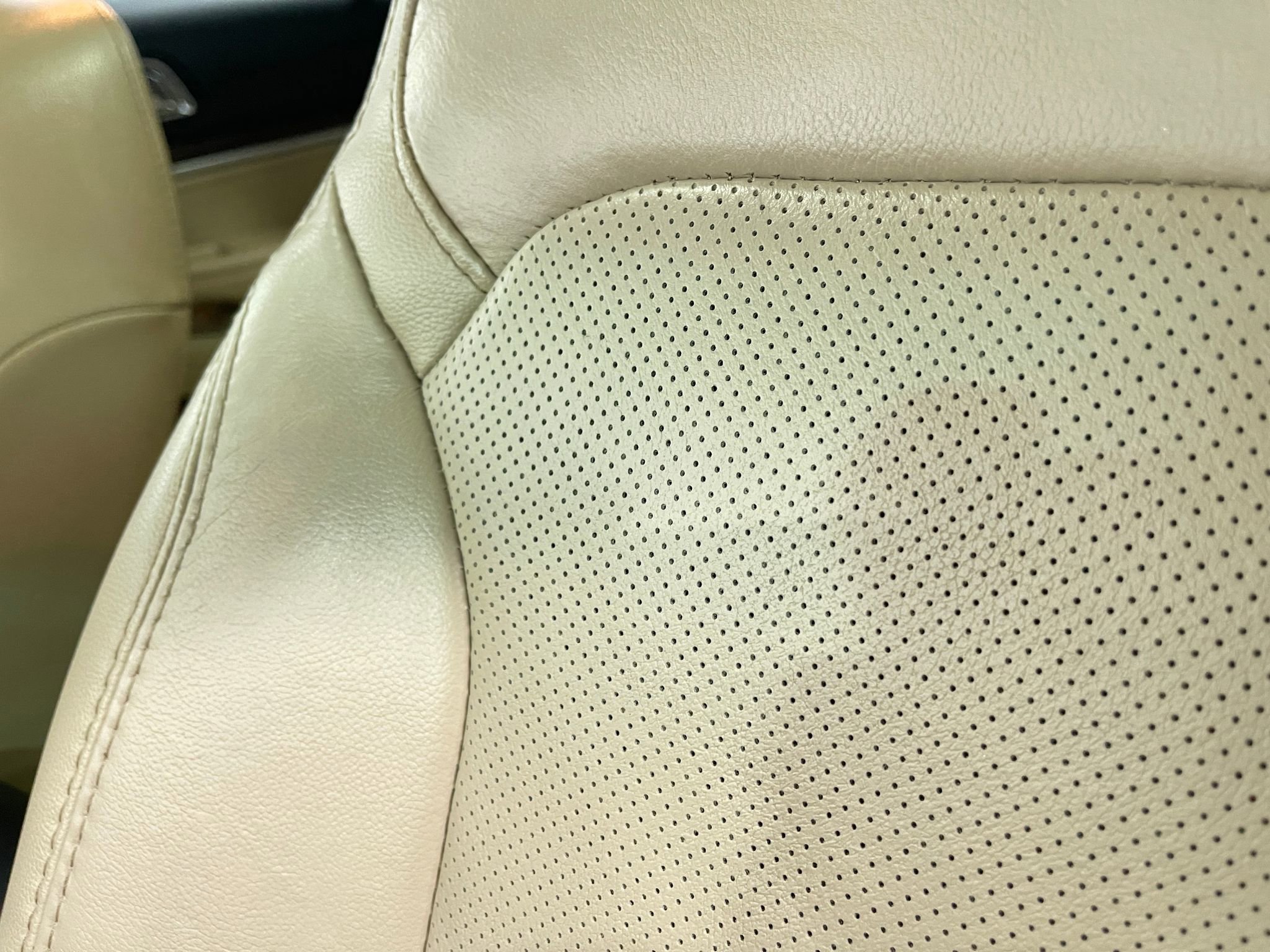 Used 2017 Ford Explorer Limited image 18