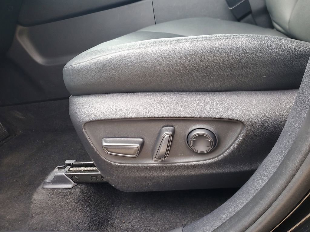 Used 2025 Toyota Grand Highlander FWD image 16