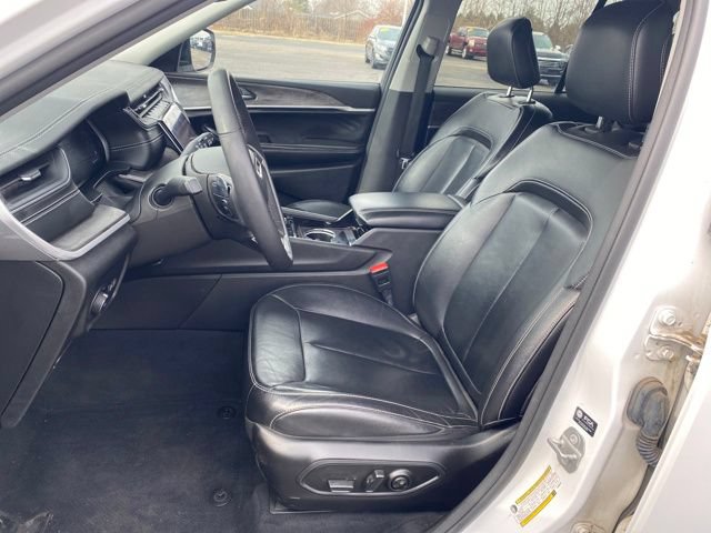 Used 2023 Jeep Grand Cherokee Limited AWD/4WD image 14
