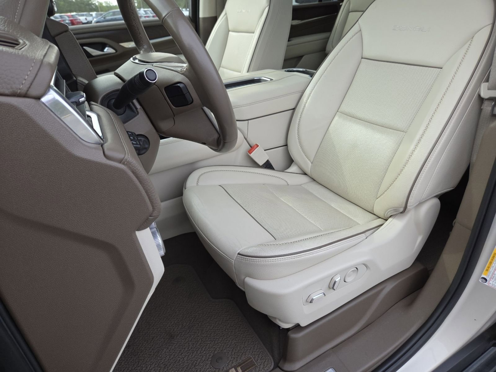 Used 2022 GMC Yukon XL Denali RWD image 28
