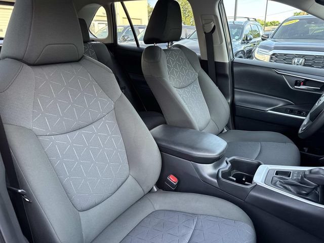 Used 2022 Toyota RAV4 XLE AWD/4WD image 12
