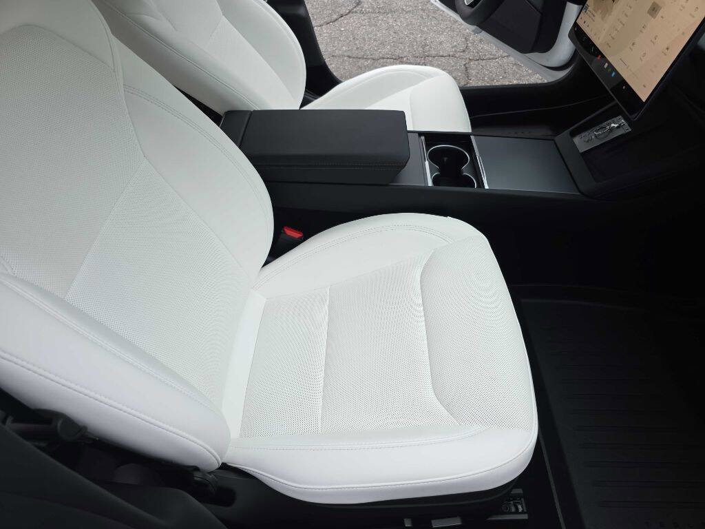 Used 2025 Tesla Model 3 Long Range image 18