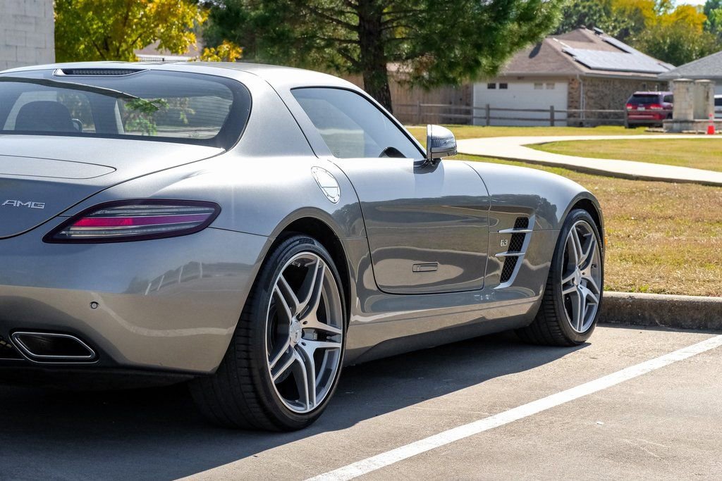 Used 2011 Mercedes-Benz SLS AMG Coupe image 6