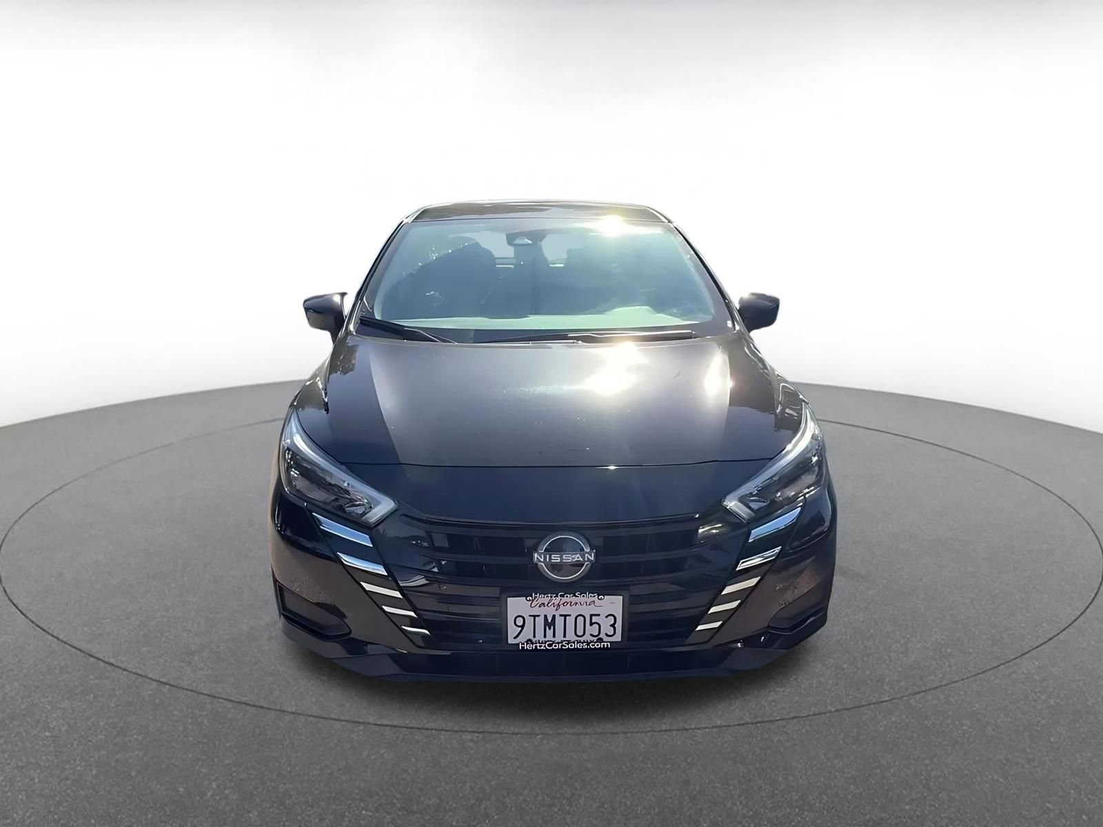 Used 2025 Nissan Versa SV image 4