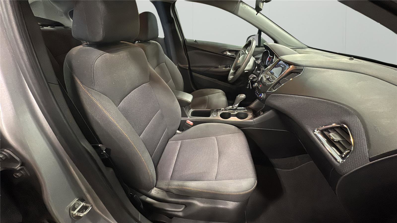 Used 2019 Chevrolet Cruze LS w/ LS Convenience Package FWD image 14