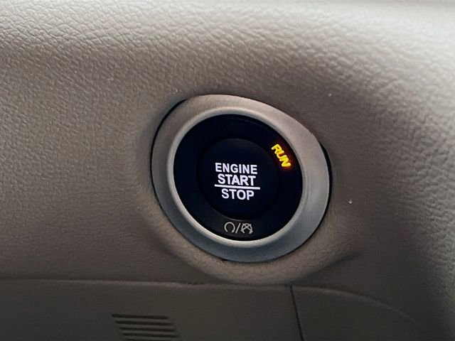 Used 2024 Chrysler Pacifica Touring-L FWD image 16