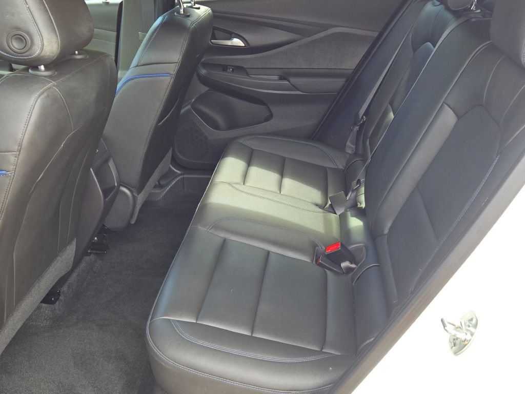 Used 2025 Buick Envista Sport Touring w/ Convenience I Package FWD image 15