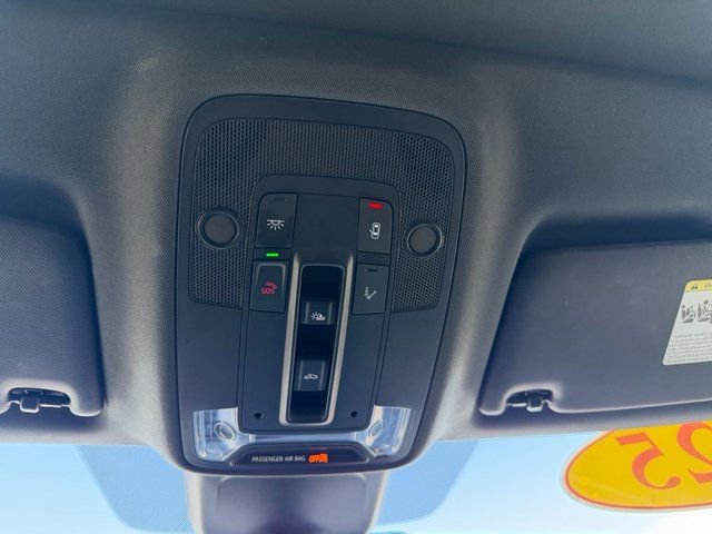 Used 2025 Audi Q3 2.0T Premium image 38