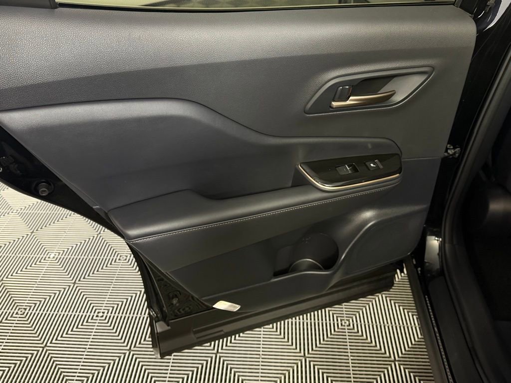 Used 2025 Toyota Crown XLE image 29