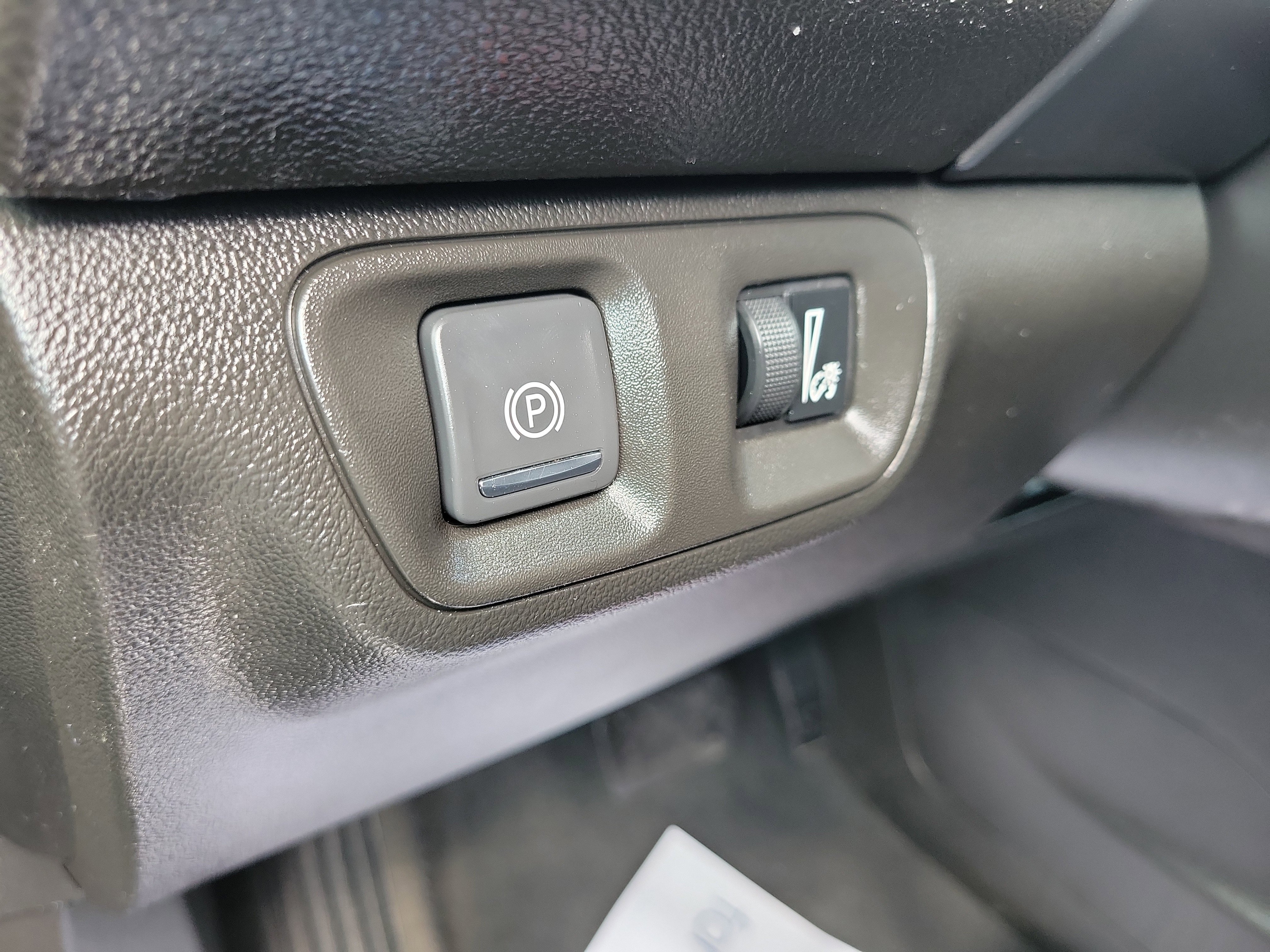 Used 2023 GMC Acadia SLT image 29