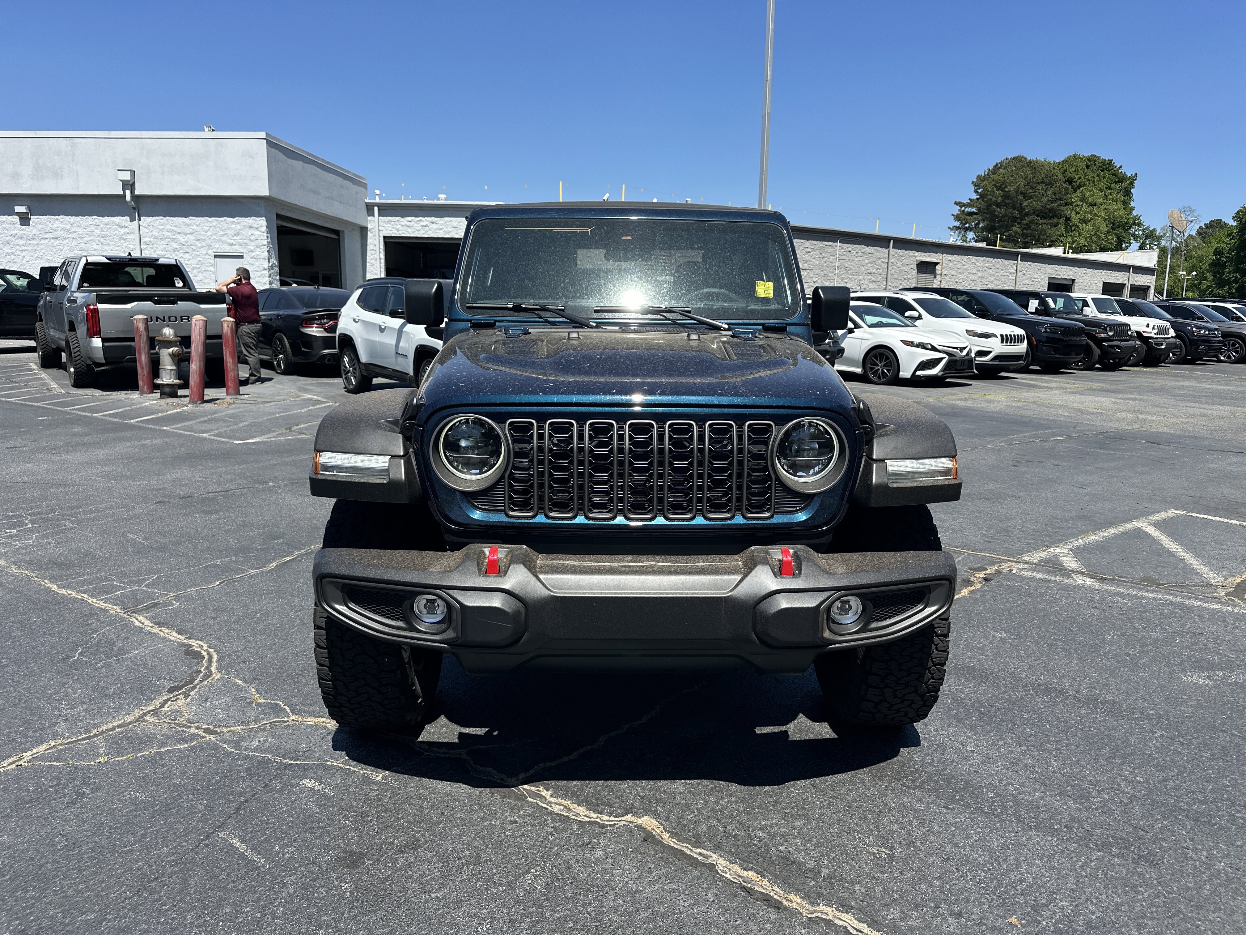 Used 2025 Jeep Wrangler Rubicon w/ Convenience Group AWD/4WD image 4