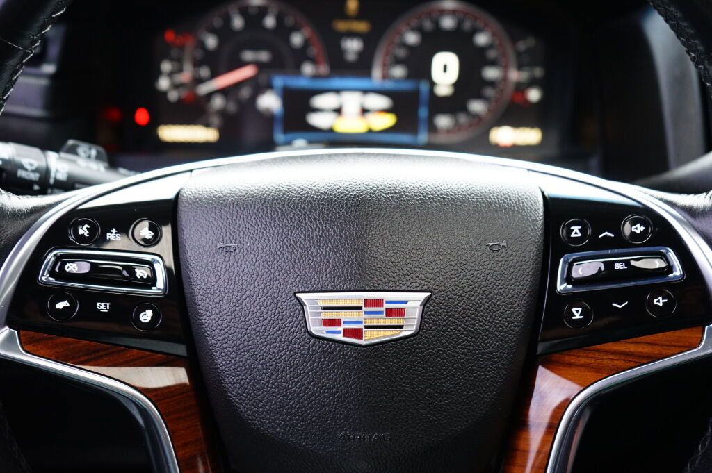 Used 2015 Cadillac Escalade Luxury image 28