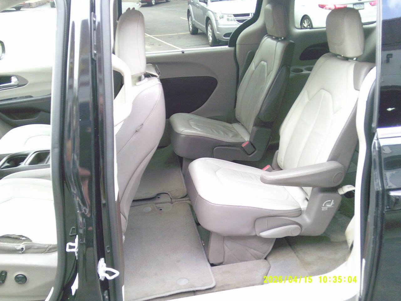 Used 2017 Chrysler Pacifica Touring-L FWD image 13