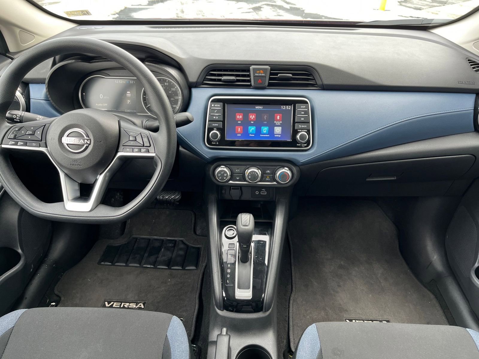 Used 2025 Nissan Versa SV image 29