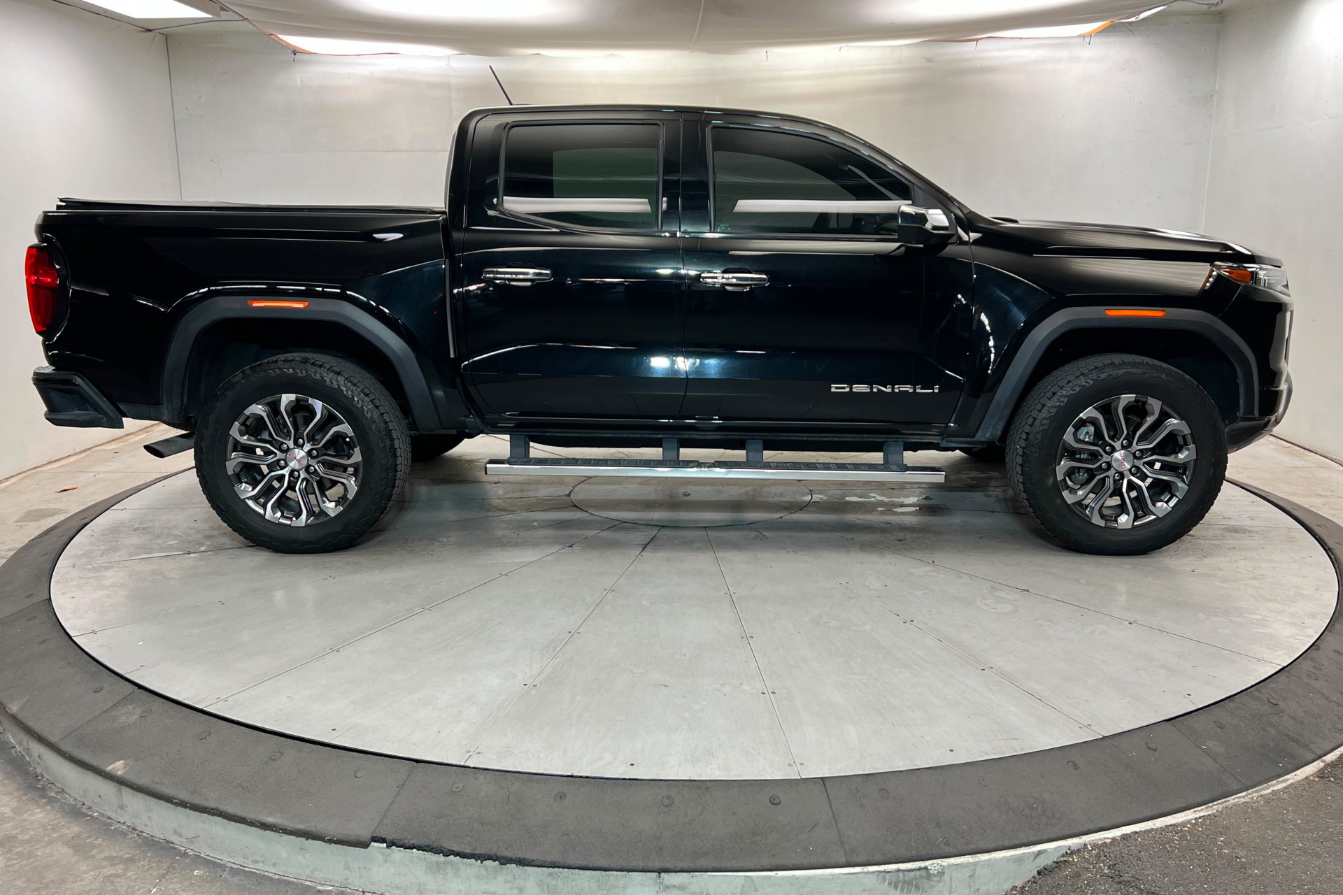Used 2023 GMC Canyon Denali AWD/4WD image 7