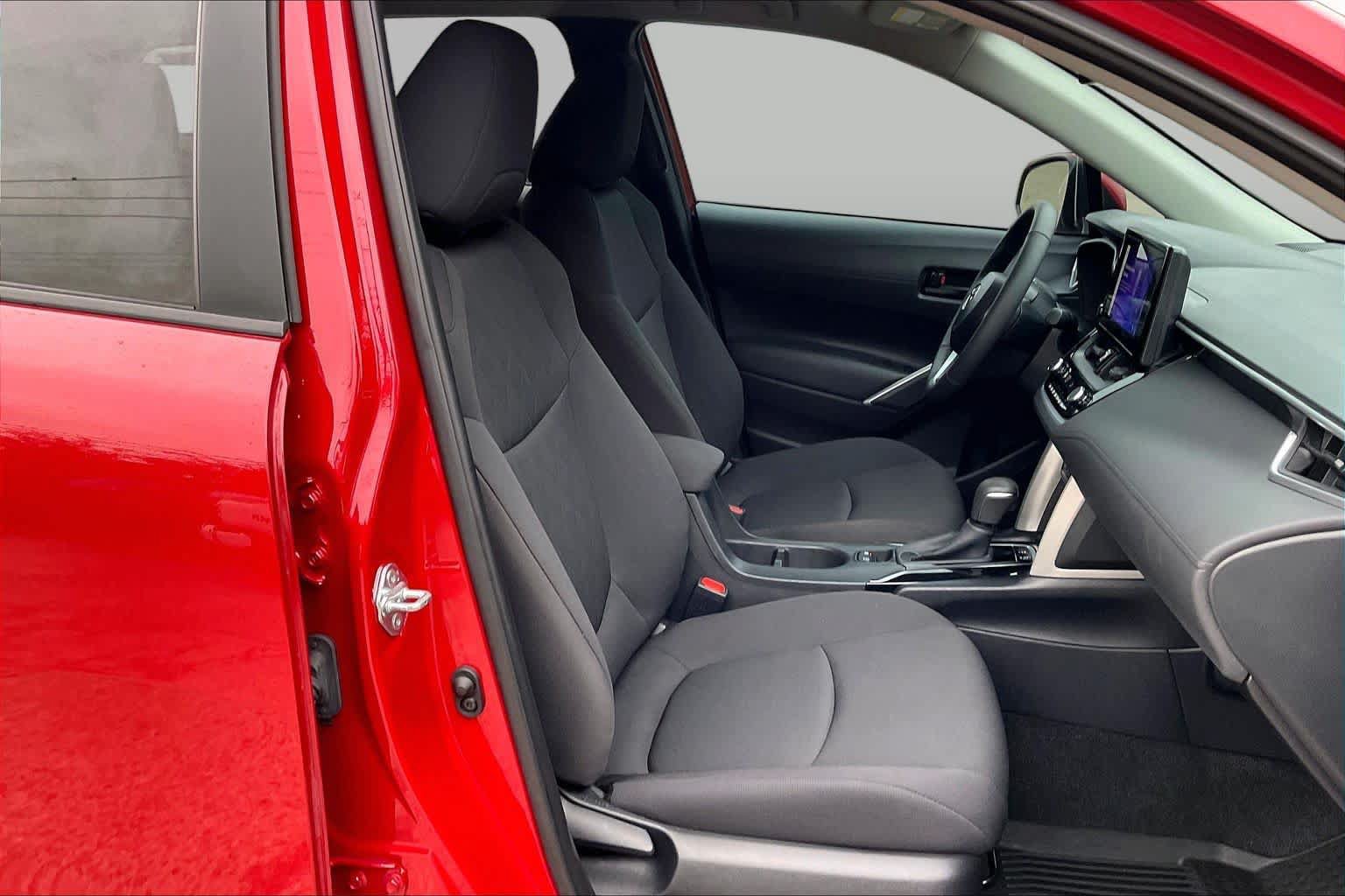 Used 2024 Toyota Corolla Cross LE AWD/4WD image 9