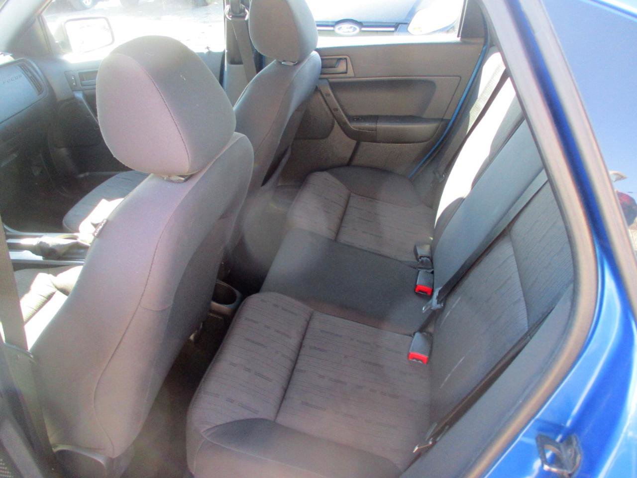 Used 2011 Ford Focus SE w/ 201A Rapid Spec Order Code FWD image 9