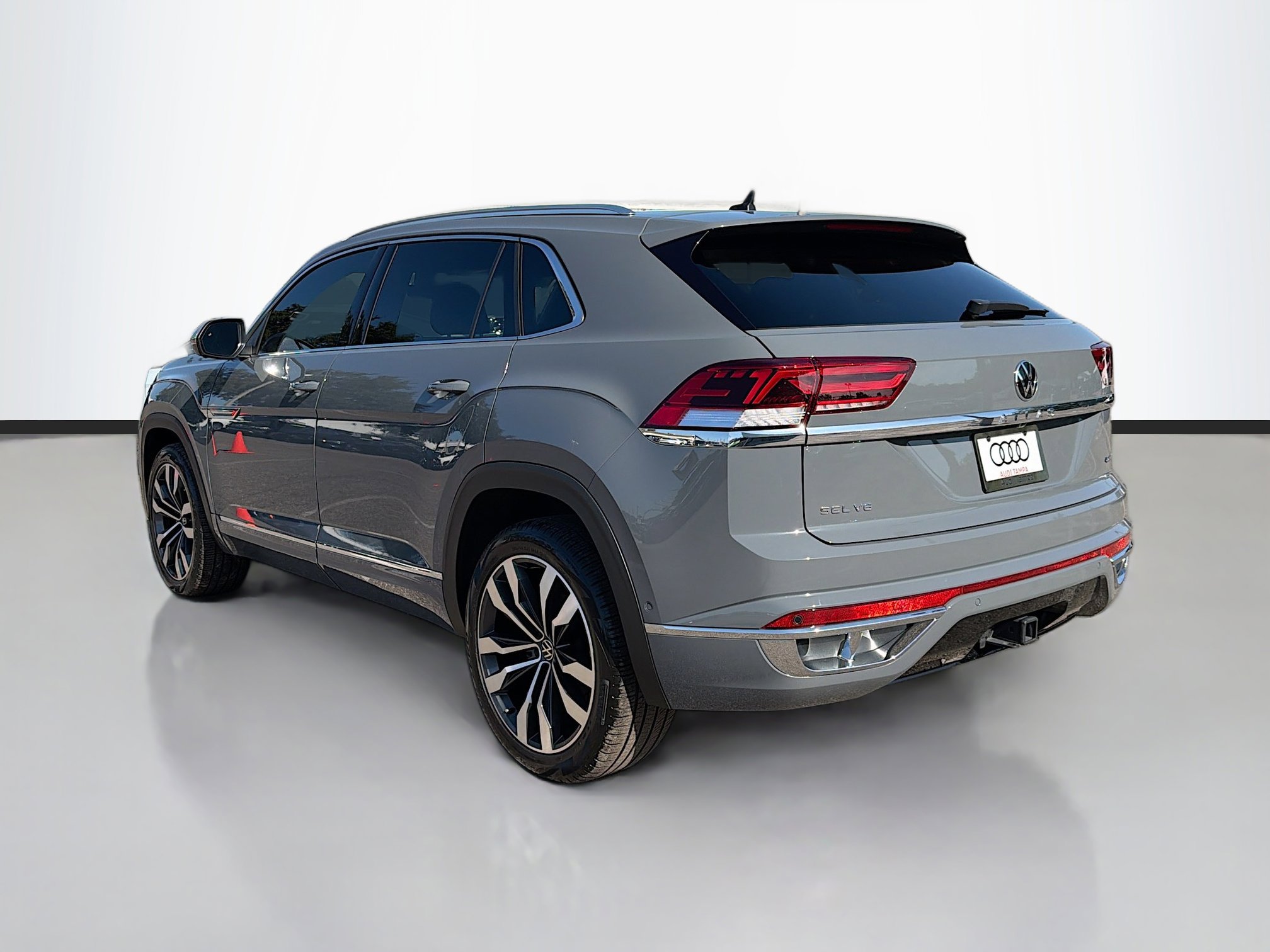 Used 2023 Volkswagen Atlas Cross Sport SEL Premium R-Line image 5