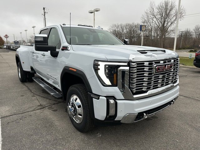 New 2026 GMC Sierra 3500 Denali w/ Denali Reserve Package image 4