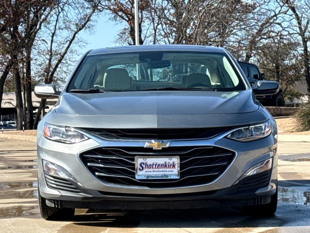 Used 2024 Chevrolet Malibu LT image 2